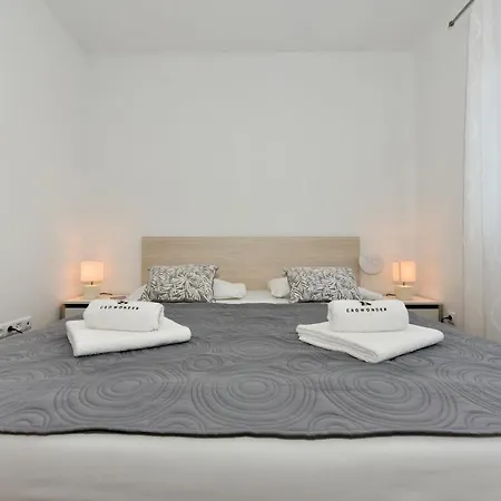 Crowonder Luxury Vir- 6 New For Families With Playground For Kids Apartament *