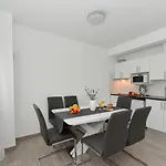 Crowonder Luxury Vir- 6 New For Families With Playground For Kids דירה *