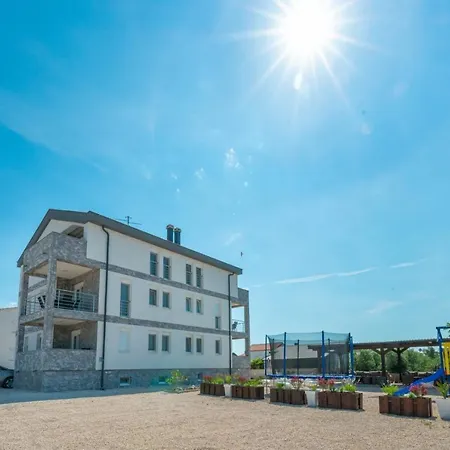 Crowonder Luxury Vir- 6 New For Families With Playground For Kids Apartment