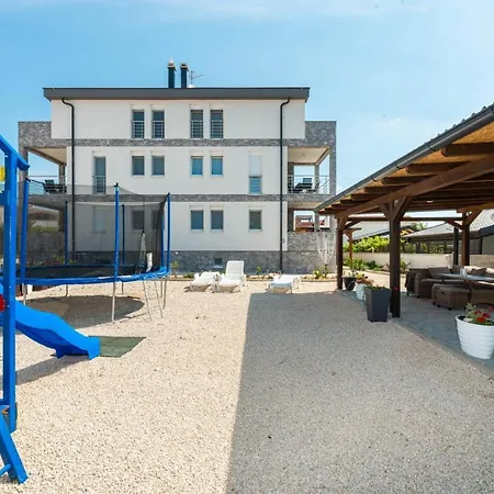 Apartment Crowonder Luxury Vir- 6 New For Families With Playground For Kids *