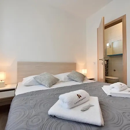 Crowonder Luxury Vir- 6 New For Families With Playground For Kids Apartment Vir