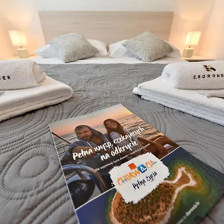 Crowonder Luxury Vir- 6 New For Families With Playground For Kids Apartment Vir