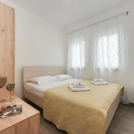 Crowonder Luxury Vir- 6 New For Families With Playground For Kids Apartment Vir