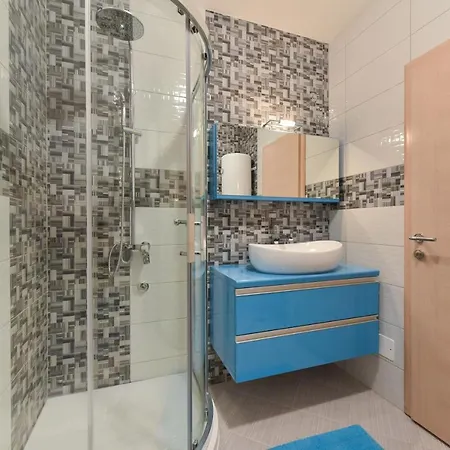 Crowonder Luxury Vir- 6 New For Families With Playground For Kids Apartment Vir