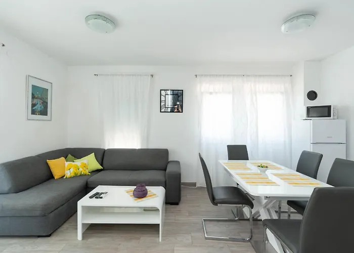 Crowonder Luxury Vir- 6 New For Families With Playground For Kids Apartman Vir
