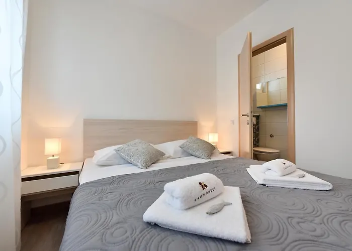 Crowonder Luxury Vir- 6 New For Families With Playground For Kids Apartman Vir