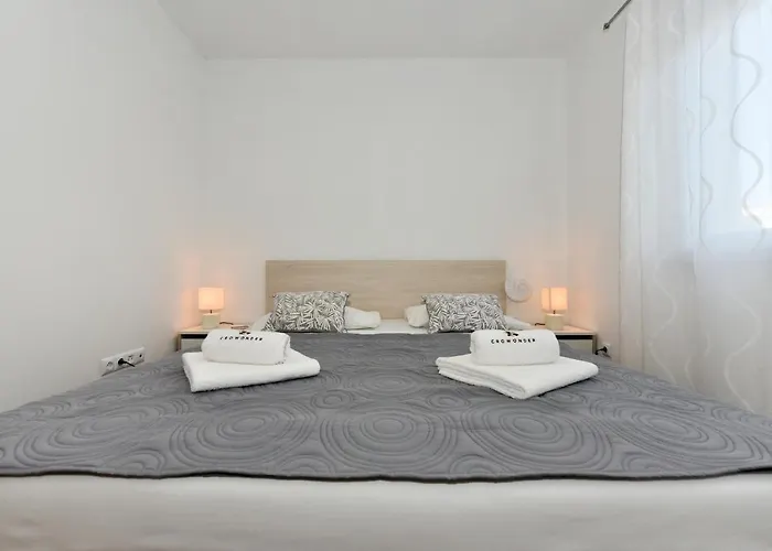 Crowonder Luxury Vir- 6 New For Families With Playground For Kids Apartman *